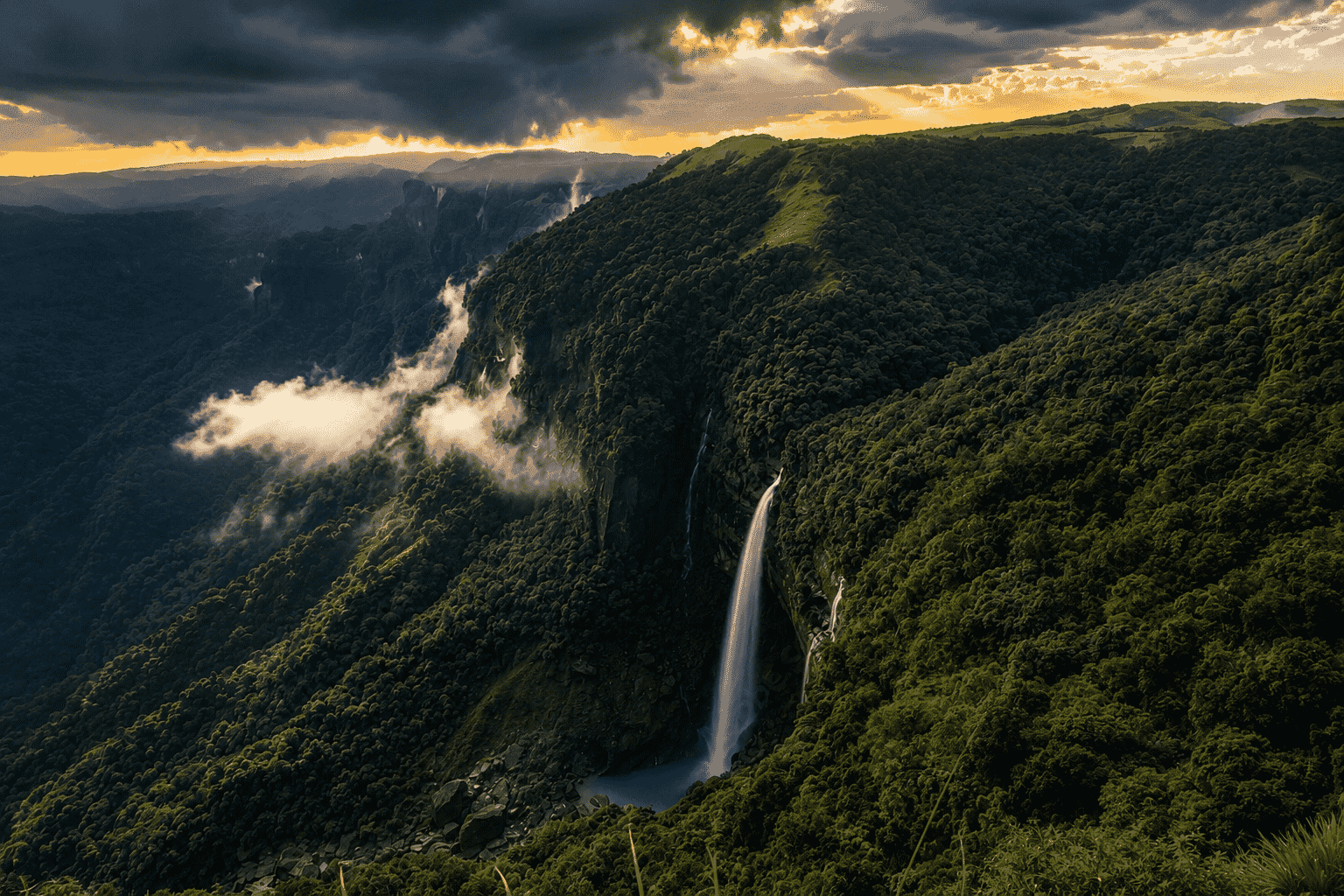 Hiking Khasi hills of Meghalaya : 5 Nights Itinerary